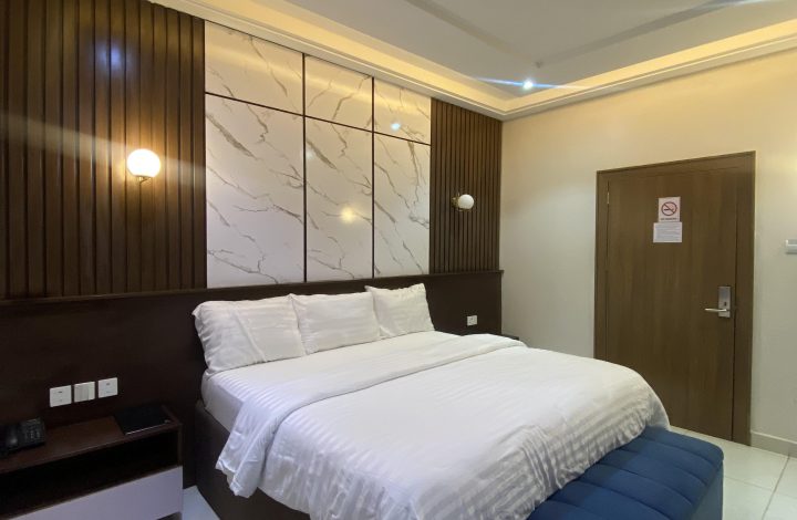 Comfort Room – House 1144